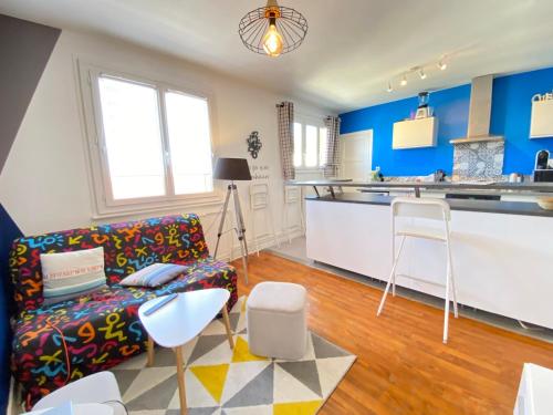 Appartement 3 pièces rénové, proche centre-ville d'Annecy, balcon et équipements modernes - FR-1-432-14