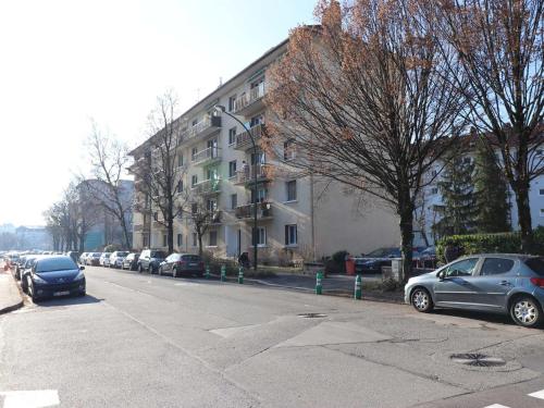 Photo de la galerie de l'établissement Appartement confortable avec parking et WIFI à 10mn du centre-ville - FR-1-432-25, à Annecy