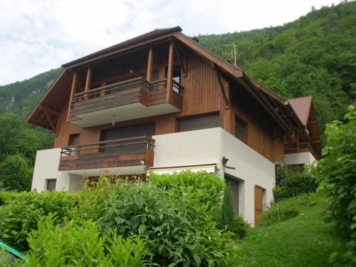 Appartement avec Terrasses et Stationnement, 3 Chambres à Annecy