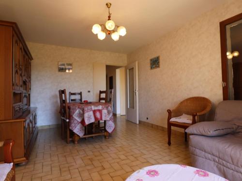 Appartement Annecy, 3 pièces, 6 personnes - FR-1-432-8にあるシーティングエリア