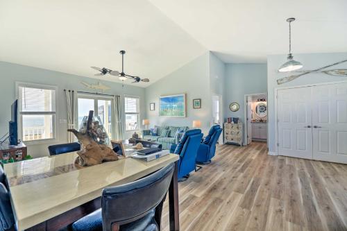 Fotografie z fotogalerie ubytování Waterview Home with Sunset and Lighthouse Views v destinaci Harkers Island
