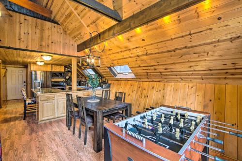 Dapur atau dapur kecil di Remote Escape Peaceful Cabin Near Naches River