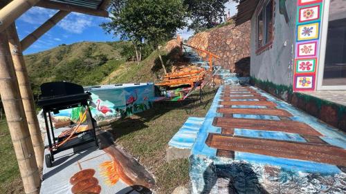 a group of wooden benches sitting next to a building at La Bota del Gigante in Gigante