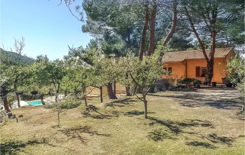 Awesome Home In Maubec With Wifi, Private Swimming Pool And 3 Bedrooms