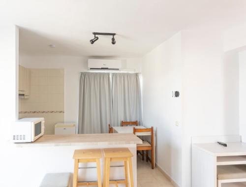a kitchen with a table and some chairs at Hotel Raxa in Playa de Palma