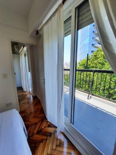 1 dormitorio con ventana grande y balcón en -8B- LAGOS BOSQUES PALERMO BALCON - Subte - LA PAGA DEBE SER A TRAVÉS DE PAYPAL Y POR ADELANTADO en Buenos Aires