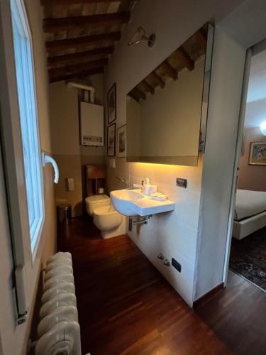 Koupelna v ubytování A Casa Di Paola Suite