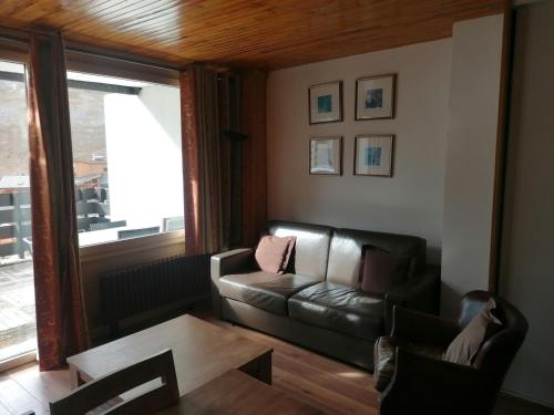 Appartement Tignes, 2 pièces, 6 personnes - FR-1-449-71にあるシーティングエリア