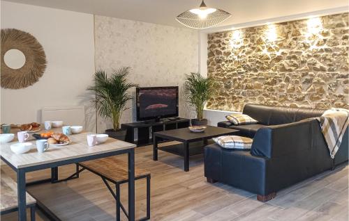 Awesome Home In Saint-alban With 3 Bedrooms And Wifi