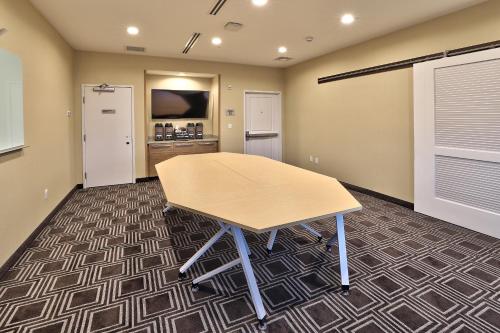 TV o dispositivi per l'intrattenimento presso TownePlace Suites by Marriott Albuquerque Old Town