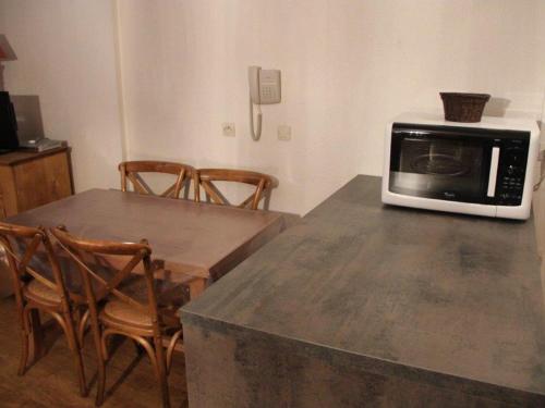 Apartment Studio luxe,ski au pieds.にあるキッチンまたは簡易キッチン