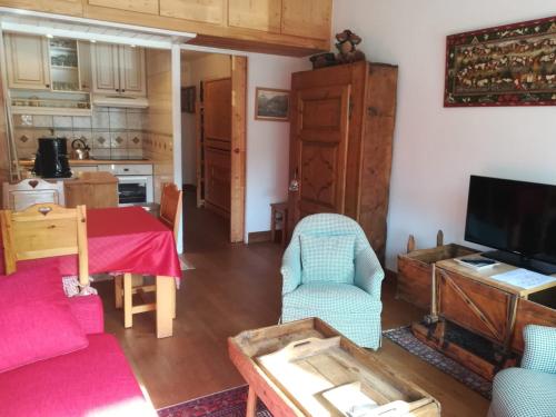 Appartement Tignes, 2 pièces, 4 personnes - FR-1-449-63にあるシーティングエリア