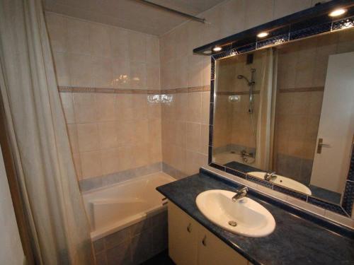 Ένα μπάνιο στο Appartement Tignes, 2 pièces, 5 personnes - FR-1-449-154