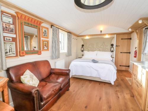 Giường trong phòng chung tại The Egyptologist