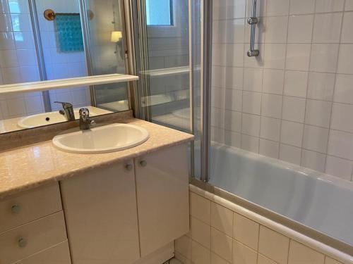 Appartement rénové 3 pièces, exposé sud/ouest, proche commerces