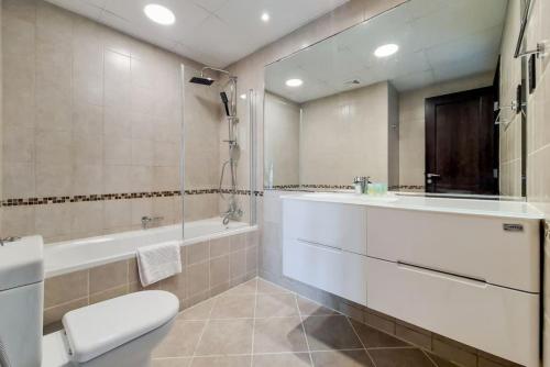 Koupelna v ubytování Royal Oceanic 1, Dubai Marina - Vacationer