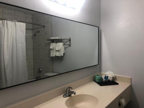 Un baño de The Grand Hotel Spindletop