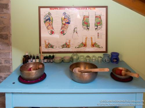 a table with two pots and pans on it at Il Casolare Bioenergetico in Albareto