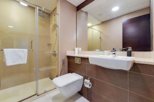 Koupelna v ubytování Vacationer I Sparkle 1 Bedroom I Marina Views I Steps away from Beach I Gym, Pool, Parking & Wi-Fi
