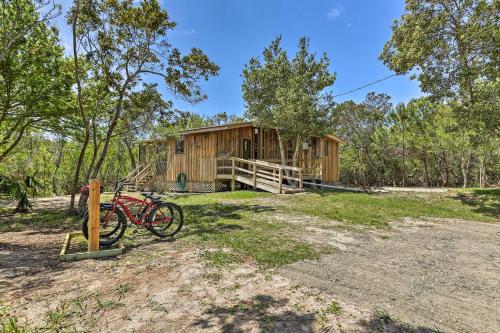 Fotografie z fotogalerie ubytování Cozy Hatteras Island Abode about 1 Mi to Frisco Beach! v destinaci Frisco