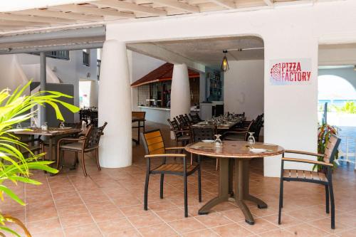 Ein Sitzbereich in der Unterkunft Jolly Beach Antigua - All Inclusive
