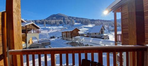 a view of a snow covered mountain from a balcony at Skis aux pieds dans un appartement cosy au coeur du Queyras in Molines-en-Queyras