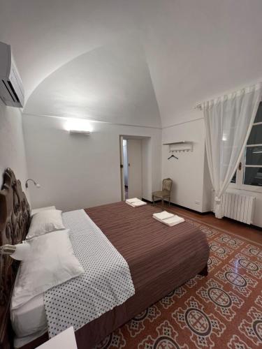 a bedroom with a large bed in a room at Casa del Poeta in Riva Ligure