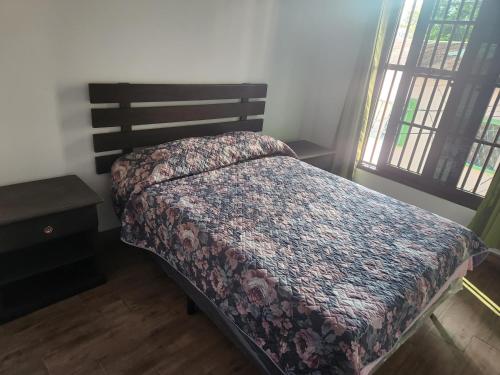 a bedroom with a bed and a window at Hotel Casa de Don Francisco in Flores