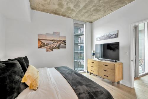 TV a/nebo společenská místnost v ubytování Austin Condo Hotel