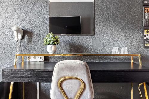 TV a/nebo společenská místnost v ubytování Centric Hotel