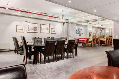 a dining room with a table and chairs at Sure Hotel by Best Western Ole Tobias in Mo i Rana