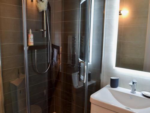 a bathroom with a shower and a sink at Bookkeepers Place in Bakewell