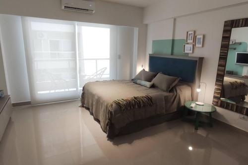 Llit o llits en una habitació de Apart en San Telmo- Paseo de la Cisterna- 620