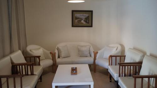 Posezení v ubytování Ground floor apartment by circular pool for families only in Talabay
