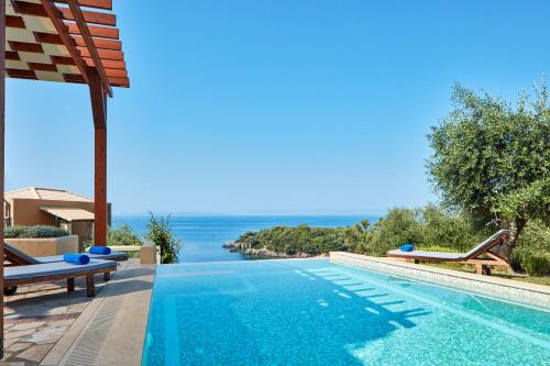 Bazén v ubytování Sivota Seascape Luxury Villas & Residences nebo v jeho okolí