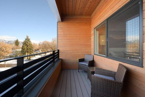 Μπαλκόνι ή βεράντα στο Stylish SoBo Condo - Steps to Main St