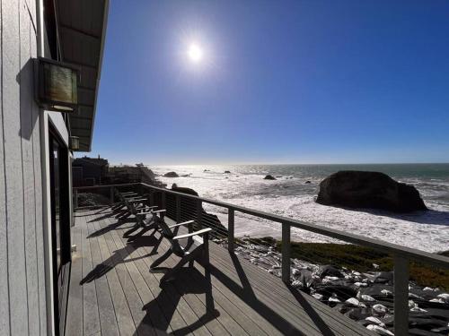 Stunning Oceanfront Escape