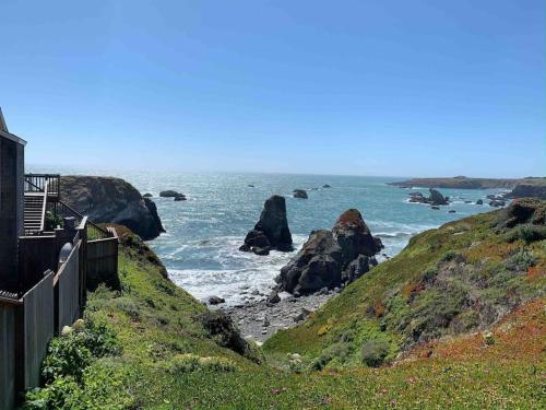 Stunning Oceanfront Escape – Photos 3