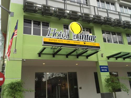 Hotel Pintarに飾ってある許可証、賞状、看板またはその他の書類