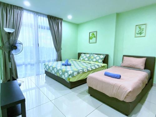 a bedroom with two beds and a window at KSL D'Esplanade Apartment Suites by SC Homestay in Johor Bahru