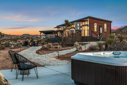 Sagebrush Bungalow - Modern Retreat withHot Tub, Fire Pit and BBQ! home