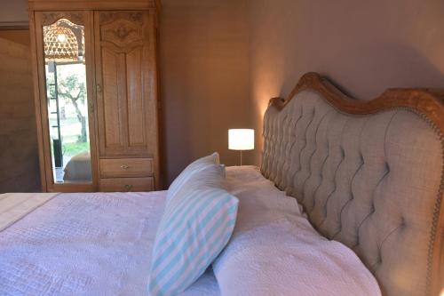 Una cama o camas en una habitación de El Pinar de La Caballeriza