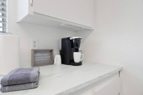 Couples Studio 1 w Full Kitchen – Photos 3