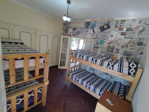two bunk beds in a room with photos on the wall at Casa de papel in Mendoza
