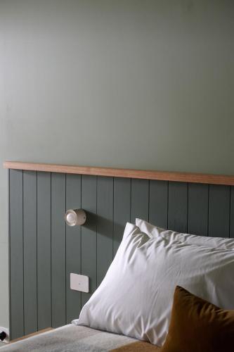 Letto o letti in una camera di River Drive Motel