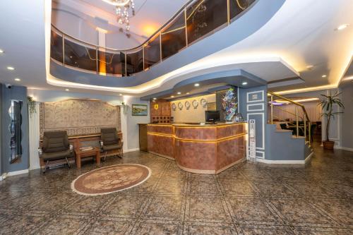 The lobby or reception area at Hotel Devman