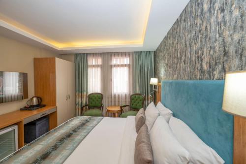 a hotel room with a bed and a tv at Hotel Devman in Istanbul