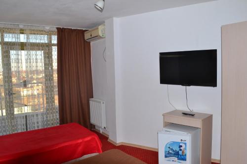 Televisyen dan/atau pusat hiburan di Live Tulcea Hotel