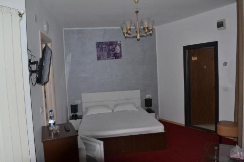 Katil atau katil-katil dalam bilik di Live Tulcea Hotel