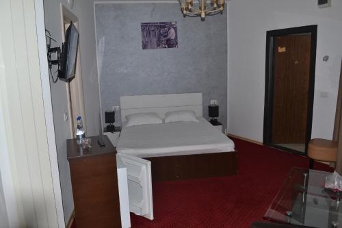 Katil atau katil-katil dalam bilik di Live Tulcea Hotel